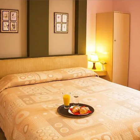 Theranda Boutique 3* Tiran