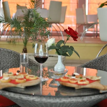 Otel Theranda Boutique 3*