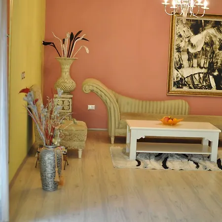 Theranda Boutique Tiran