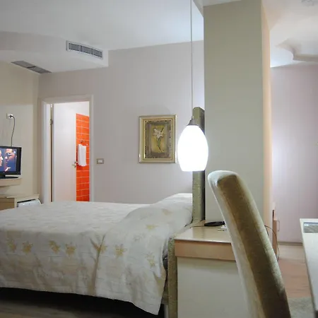 Theranda Boutique Otel Tiran