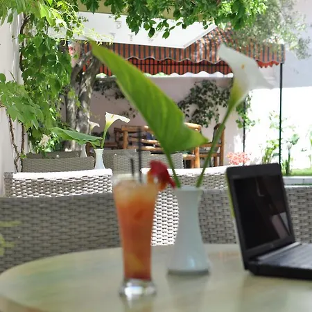 Theranda Boutique 3*