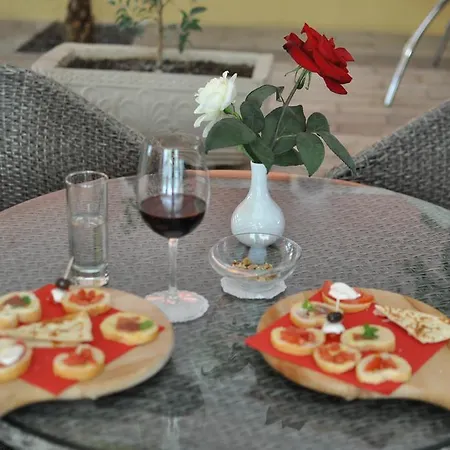 Theranda Boutique Hotel 3*