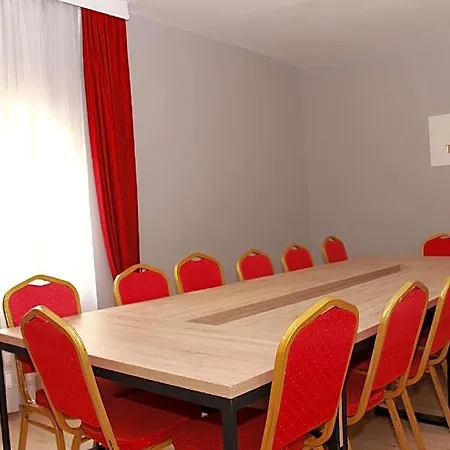 Theranda Boutique Отель