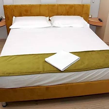 Theranda Boutique Тирана