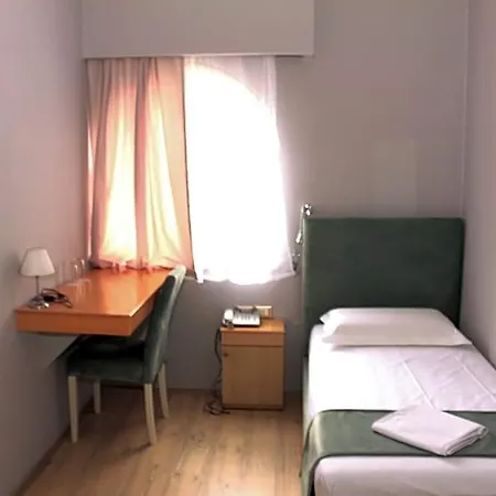 Theranda Boutique Отель Тирана