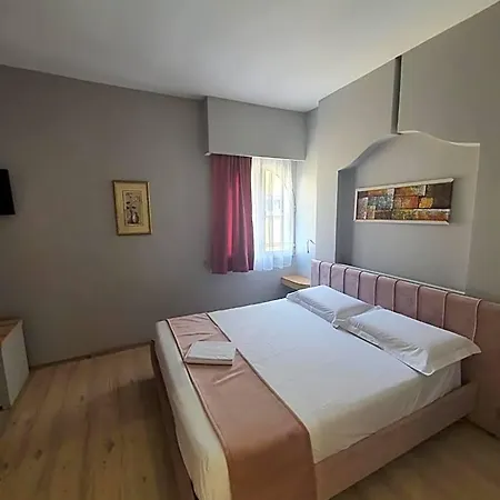 Theranda Boutique Hotel 3*