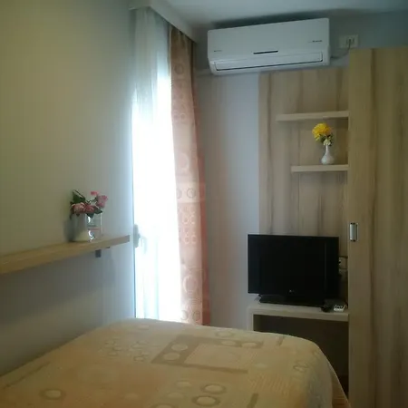 فندق Theranda Boutique 3*