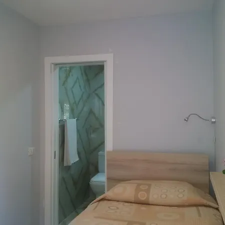 Theranda Boutique 티라나