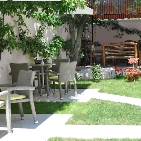 Theranda Boutique 3* Tirana