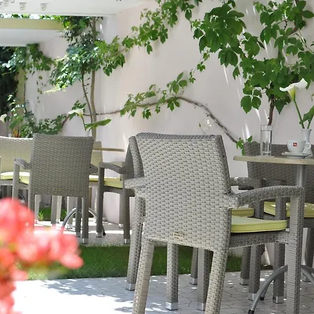 Theranda Boutique 티라나