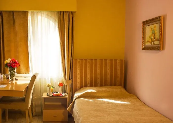 מלון Theranda Boutique 3*